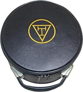 Estuche para Gorra de la Corona del Arco Real Masónico (Negro) con Emblema Triple Tau Bordado a Máquina en Dorado - Product Image 1