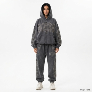 Conjunto de Sudadera con Capucha y Pantalones Jogger para Mujer, Personalizado, con Lavado Ácido, Gris Oscuro, con Pedrería, de Algodón y Felpa, Estilo Urbano, Venta al Por Mayor OEM - Product Image 1
