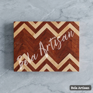 Tabla de cortar de acacia de grano final de primera calidad Bela Artisan, diseño geométrico en zigzag, 1.5 cm de grosor, apta para lavavajillas, con asa para carne - Product Image 2