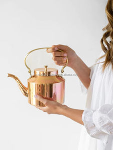 Bouilloire décorative en cuivre, ustensile de cuisine artisanal, idéal pour offrir en cadeau aux amateurs de thé lors des festivals, mariages, ou de pendaison de crémaillère. - Product Image 2