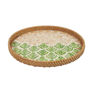 Plateau de service rond artisanal en rotin avec motif vert et incrustation de nacre, plateau de présentation de table tissé à la main, décoration bohème côtière - Product Image 3