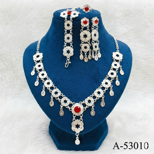 MOLL JEWELLERS Ensemble collier et boucles d'oreilles en alliage de zinc plaqué or avec zircon, forme d'insecte, bijoux de mariage classiques pour femmes A-53300 - Product Image 2
