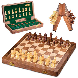 Juego de ajedrez de madera con tablero plegable y estuche de almacenamiento, diseño tradicional para uso en interiores. - Product Image 1