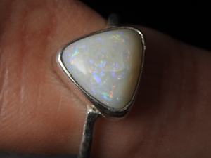 Anillo con Bisel de Ópalo Sólido Australiano - Plata - Piedra de Nacimiento de Octubre - Talla 5 de EE. UU. - Hecho a Mano, Clásico, Regalo de Boda y Fiesta para Ella - Product Image 4