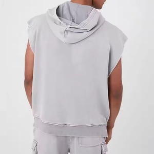 Ensemble short et débardeur personnalisé avec logo, sans manches, à capuche, deux pièces, short cargo, vêtements d'été, ensemble débardeur et short pour homme - Product Image 3