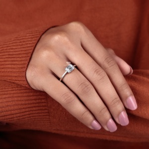 Anillo de Compromiso con Diamante Cultivado en Laboratorio, Corte Esmeralda, Oro Blanco de 14K, Joyería para Boda o Aniversario, Proveedor de Joyería - Product Image 3