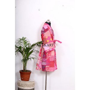 Kimono ligero de seda kantha con diseño tradicional de patchwork para mujer, ideal para dormir y relajarse en casa. - Product Image 5