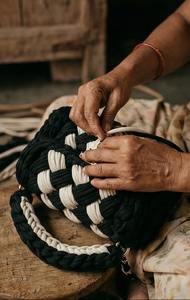 Nuevo Bolso de Hombro Boho de Lujo Hecho a Mano con Diseño Étnico de Cuadros Blancos y Negros, con Dos Correas de Perlas y Tejido de Cordón de Algodón - Product Image 5