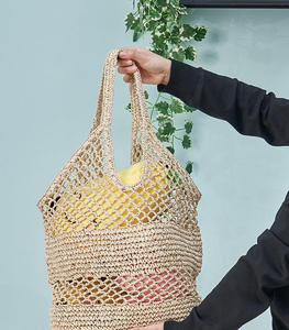 Capturez l'esprit de la vie urbaine moderne avec ce sac élégant en fil naturel, doté d'un corps texturé et de bretelles robustes. - Product Image 4