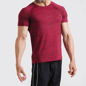 Camiseta estampada de tela para hombre, camiseta de gimnasio con ajuste en la parte inferior, camiseta de tela suave, camisetas personalizadas para correr y entrenamiento en interiores. - Product Image 1