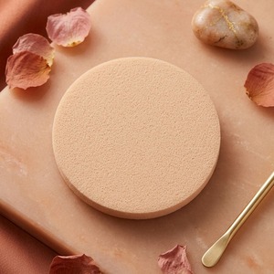 [K-ESSENTIALS] ฟองน้ำแต่งหน้ารูบี้เซลล์ โกลว์ ฟิตติ้ง เนเชอรัล ไมโคร พอร์ บีบี ครีม คุชชั่น บลนเดอร์ - Product Image 4