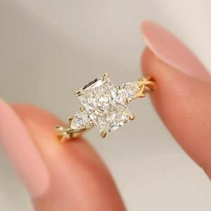 Bague solitaire en or massif 14 carats pour femme, avec diamant de laboratoire taille radiant de 5,01 carats, motif branche de plante, cadeau de fiançailles surprise pour elle - Product Image 1