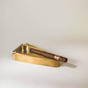 Premium Quality Bulk Supply Handmade Decorative Brass Natural Luxury Hand Carved Polished Surface <b>Table</b> Smoking Ashtray - Product Image 1
