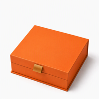 Boîte cadeau à thé rigide personnalisée orange avec couvercle à charnière, insert en velours, boîte à matcha et fouet en bambou