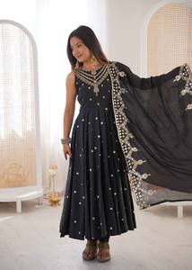 Ensemble de robe Anarkali élégante avec dupatta en Chanderi brodé – Tenue traditionnelle prête à porter - Product Image 2