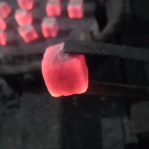 LE CHARBON DE BAC A ÉTÉ FABRIQUÉ À L'AIDE DE MOULES FAITS À PARTIR DE COQUES DE NOIX DE COCO PURE - Product Image 1