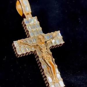 Colgante Cruz con Rostro de Jesús y Moissanita Certificada IGI, Estilo Hip Hop, Tono Dorado, Plata de Ley 925, Joyería para Hombre - Product Image 1