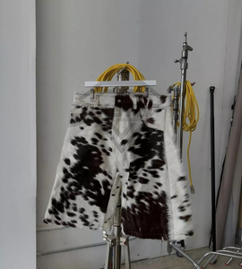 Shorts en cuir imprimé vache noir et blanc, fabriqués sur mesure, vente en gros, unisexe, streetwear, mode tendance - Product Image 5
