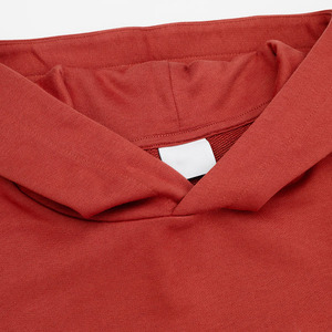 Sudadera con Capucha Roja Unisex de Poliéster/Rayón, Ecológica, Corte Holgado, Estilo Minimalista, Informal, con Bolsillo Canguro - Product Image 3