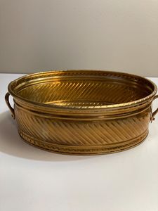 Elegante macetero metálico para decoración moderna del hogar que agrega encanto contemporáneo y una presentación elegante de plantas verdes. - Product Image 3