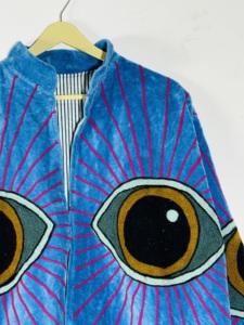 Veste Suzani brodée œil turc en velours bleu • Manteau audacieux style bohème pour festival • Motif œil fait main - Product Image 3