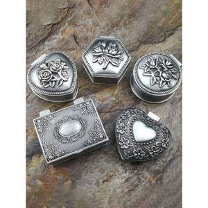 Boîte décorative en laiton et cuivre Sindhur Dibbi pour les rituels de bon augure - Product Image 5