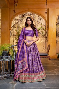 Lehenga Choli Moderno de Seda Tasar con Brillo Icónico y Borde de Encaje, Largo hasta el Suelo, para Bodas, Graduaciones y Diwali - Product Image 3