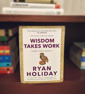 La sabiduría requiere trabajo, de Ryan Holiday, libro de bolsillo, guía motivacional sobre mentalidad y crecimiento personal - Product Image 1