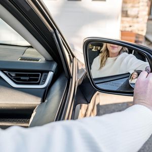 Specchietti Laterali Convessi Universali HD da 2 Pollici per Auto, Senza Cornice, Adesivi, Regolabili, Grandangolari per Punti Ciechi - Product Image 4