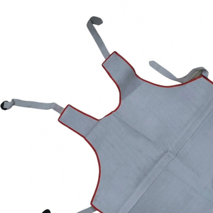 Tablier de protection anti-chaleur gris avec bordure rouge, coutures surjetées, bretelles réglables - Product Image 2