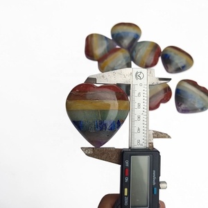 Cœur rayé en cristal naturel 7 chakras |   Pierre précieuse polie à la main pour la méditation, le Reiki et l'équilibre énergétique, cadeau de collection - Product Image 2