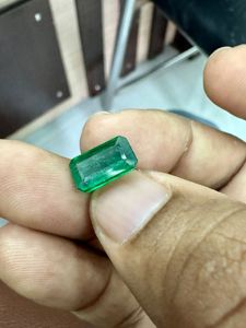 คอลเลคชั่นใหม่ เพชรธรรมชาติ 100% ทรงเหลี่ยมแบบแซมเบีย พร้อมใบรับรอง IGI สีเขียวสดใส - Product Image 4