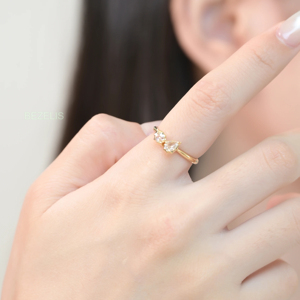 Bague de fiançailles en or 14 carats avec diamant de laboratoire taille poire, pierre centrale entourée de pavés pour un look plus imposant, collection Dazzling Bridal - Product Image 4