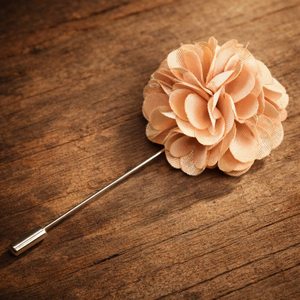 Épinglette en émail durable en forme de fleur pour hommes |   Accessoire de blazer formel pour le marié |   Couleurs et tailles personnalisables - Product Image 2