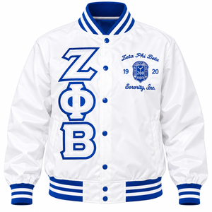 เสื้อแจ็คเก็ตวาร์ซิตี้ผ้าซาติน Zeta Phi Beta สำหรับผู้หญิง สีขาว แต่งแถบสีน้ำเงินกรมท่า ปักตัวอักษรกรีก ปักลายตราสัญลักษณ์ ปี 1920 แบบกระดุมแป๊ก สไตล์บอมเบอร์ สำหรับชมรมนักศึกษาหญิง - Product Image 1