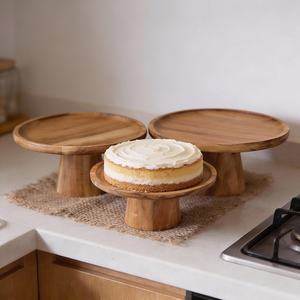 Soporte de Madera para Pastel con Diseño Creativo Multifuncional y Grabado, Ideal para la Mesa Principal a un Precio Accesible por Universal - Product Image 1