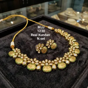 Ensemble de colliers de mariée Kundan de haute qualité en provenance d'Inde, bijoux de mariage traditionnels élégants pour femmes à prix de gros compétitifs - Product Image 5