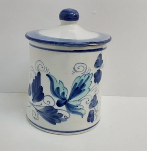Pot de rangement en céramique bleu à motifs floraux avec couvercle, récipient hermétique pour aliments, organisateur de comptoir de cuisine durable, design élégant - Product Image 1