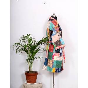 Nuevo Kimono Vintage de Seda con Parches Kantha, Bata Reciclada con Cinturón, Ropa de Dormir para Mujer - Product Image 5