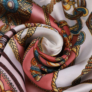 Écharpe carrée décontractée pour femme en soie pure personnalisée - Écharpe de luxe élégante pour le cou avec design personnalisable - Product Image 3