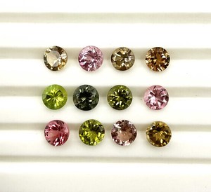 Turmalina natural multicolor de corte redondo, piedra preciosa de 5.50 mm, turmalina facetada para la fabricación de joyas, certificada por IGI. - Product Image 3