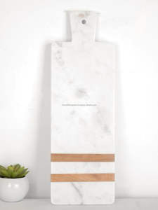 Planche à découper en marbre avec un look moderne, idéale pour les cuisines élégantes à la recherche d'accessoires pratiques et décoratifs - Product Image 6