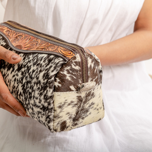 Bolsa de Aseo Colgante de Cuero Genuino con Diseño Floral Hecho a Mano para Mujer, Organizador de Maquillaje de Cuero Vacuno Estilo Western - Product Image 6