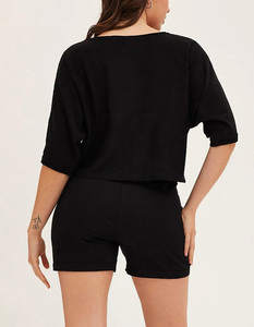 Ensemble deux pièces noir pour femme, haut court à col rond avec imprimé lettres, short ample, tenue décontractée d'été, 100% coton tricoté respirant - Product Image 2