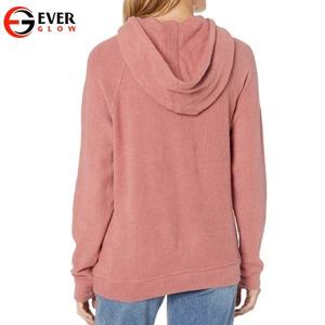 Sweat à capuche décontracté pour femme avec poche kangourou en tissu éponge, capuche réglable, option de logo imprimé sur le devant, doux et respirant - Product Image 4