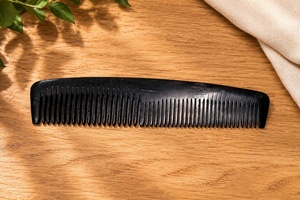Peine de Lujo Hecho a Mano con Cuerno de Búfalo, Ecológico, Natural, Antiestático, Desenredante para Cabello, para Salón Profesional - Product Image 5