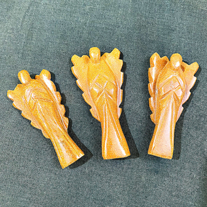 Venta al por mayor de hermosas figuras de ángeles de piedra roja natural de 3 pulgadas, talladas a mano, figuras de hadas, torres de cristal, artesanías de ángeles - Product Image 2