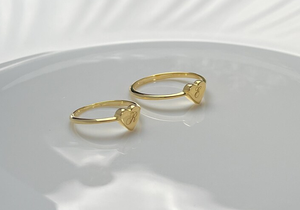 Anillo de Plata de Ley 925 con Corazón, Anillo Personalizado con Letra, Anillo para Mujer - Product Image 3