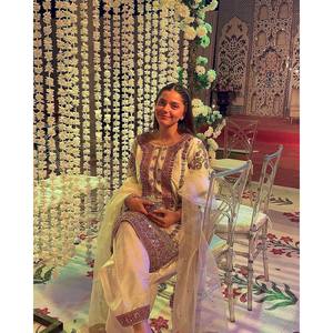 Ensemble haut, bas et dupatta pour soirée, vêtements indiens et pakistanais de créateurs - Product Image 5