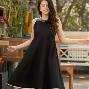 Robe haute couture faite à la main pour femmes, style vintage avec broderie, robe de soirée élégante teinte unie à col licou noir sexy - Product Image 3